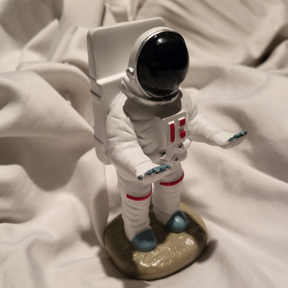 Astronaut Phone/Glasses Holder - Picture 1 of 4